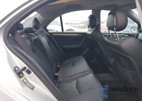 2002 Mercedes-Benz C 320 z USA, uszkodzony, nr VIN WDBRF64J62F146123